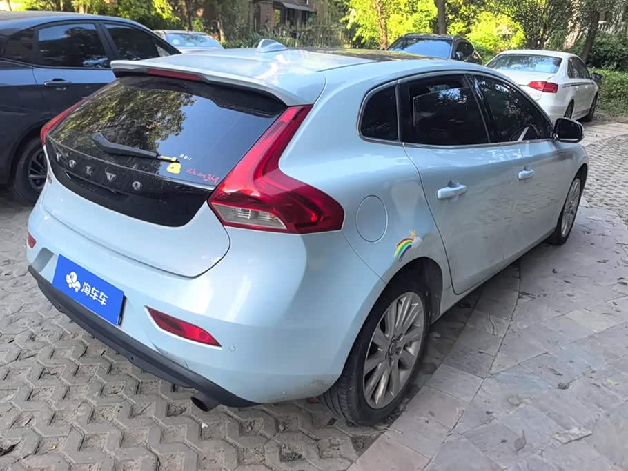 Volvo V40