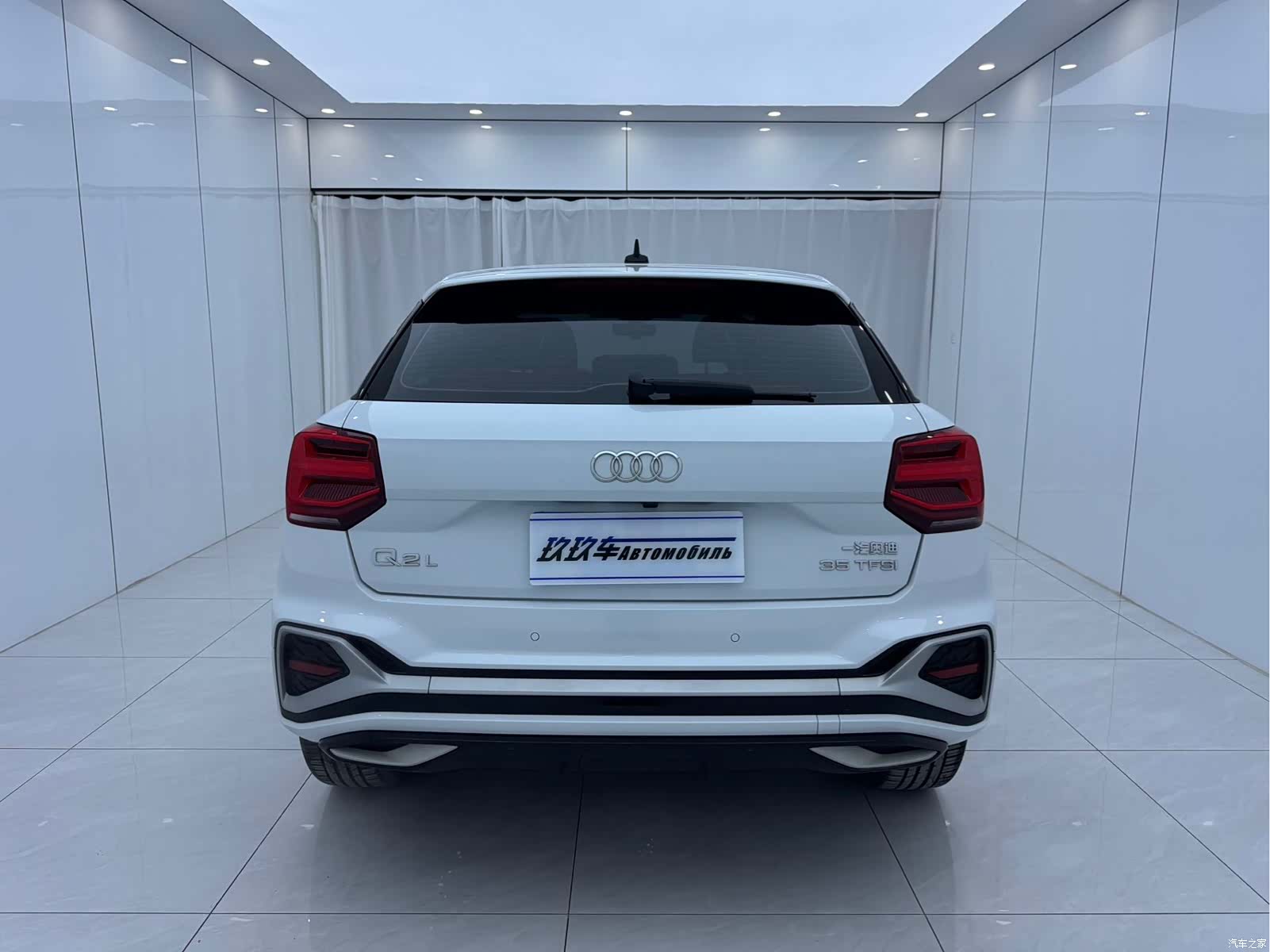 Audi Q2L, 2022 все фото