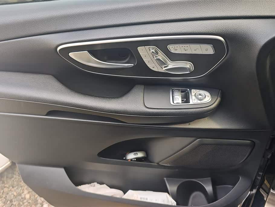 Mercedes-Benz V-class