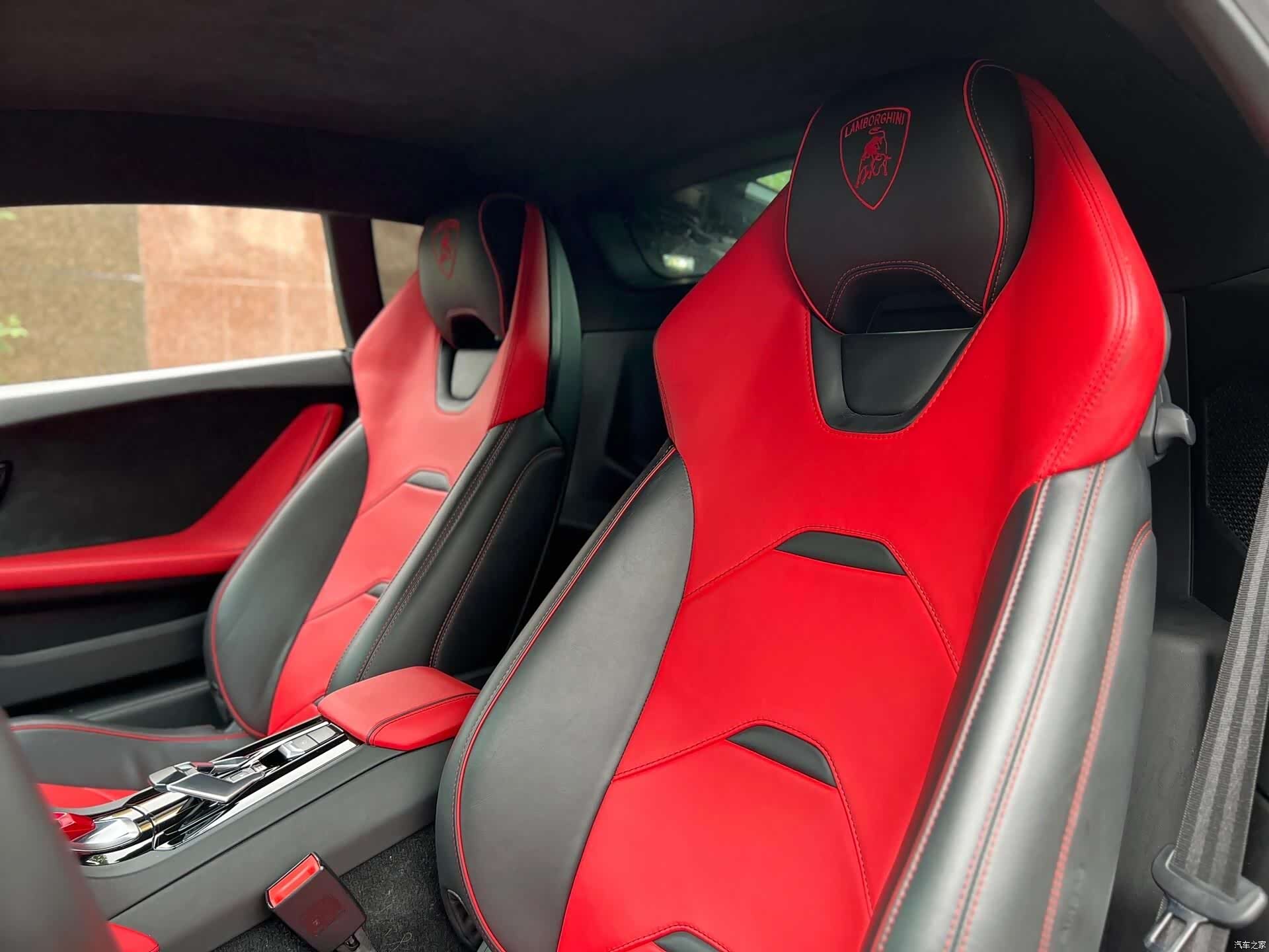 Lamborghini Huracán, 2021 все фото