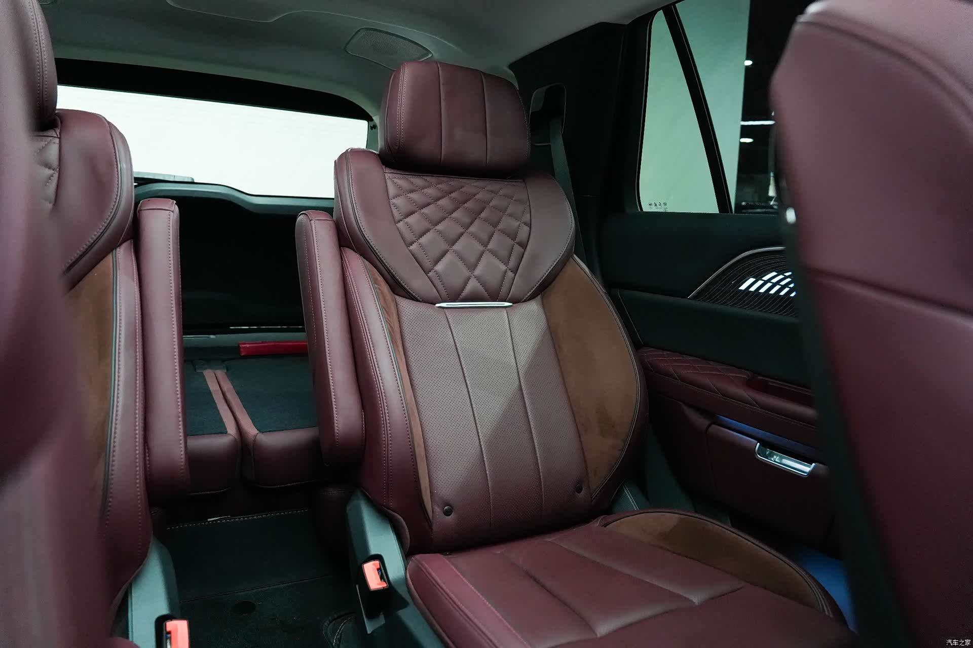Hongqi E-HS9, 2022 27