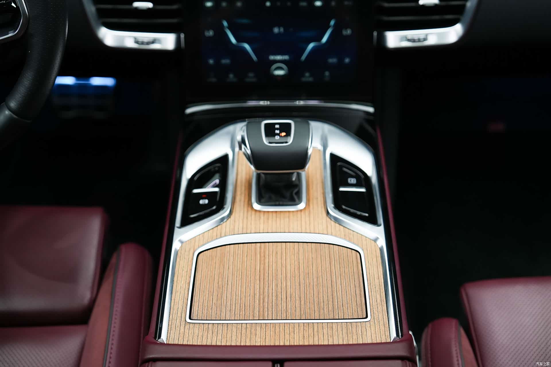 Hongqi E-HS9, 2022 10
