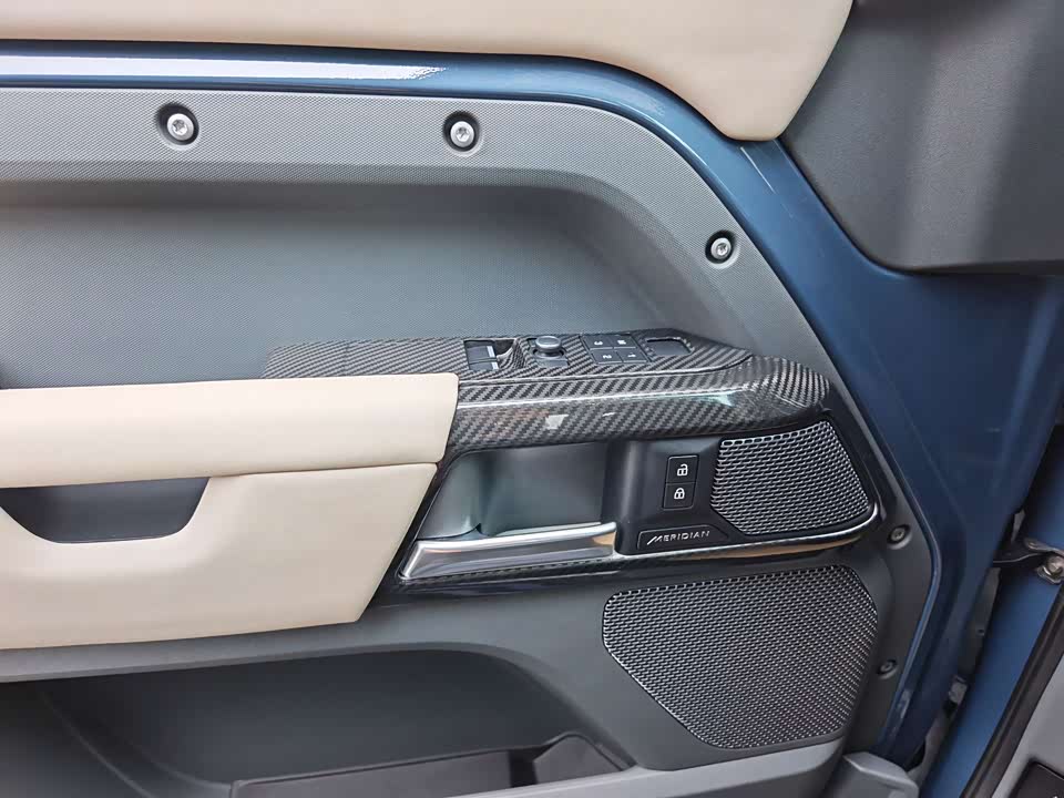 Land Rover guard