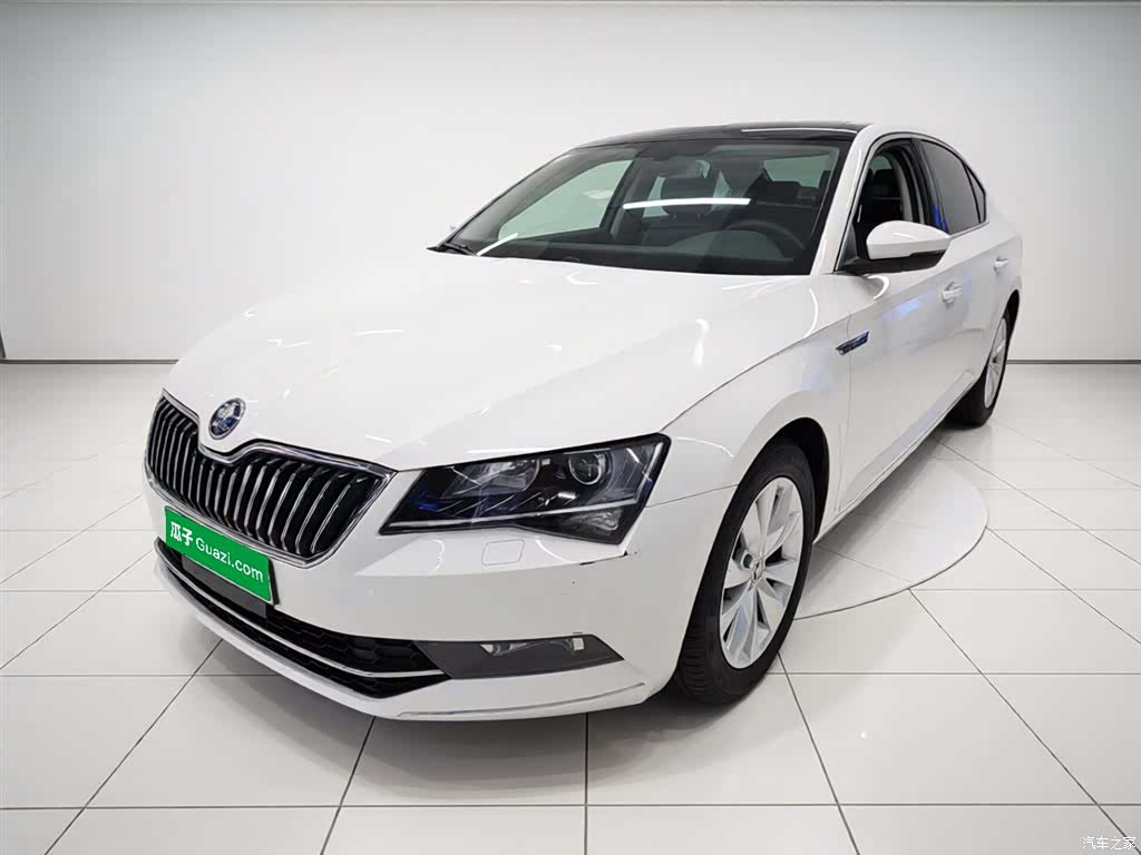 Skoda Superb, 2019 1