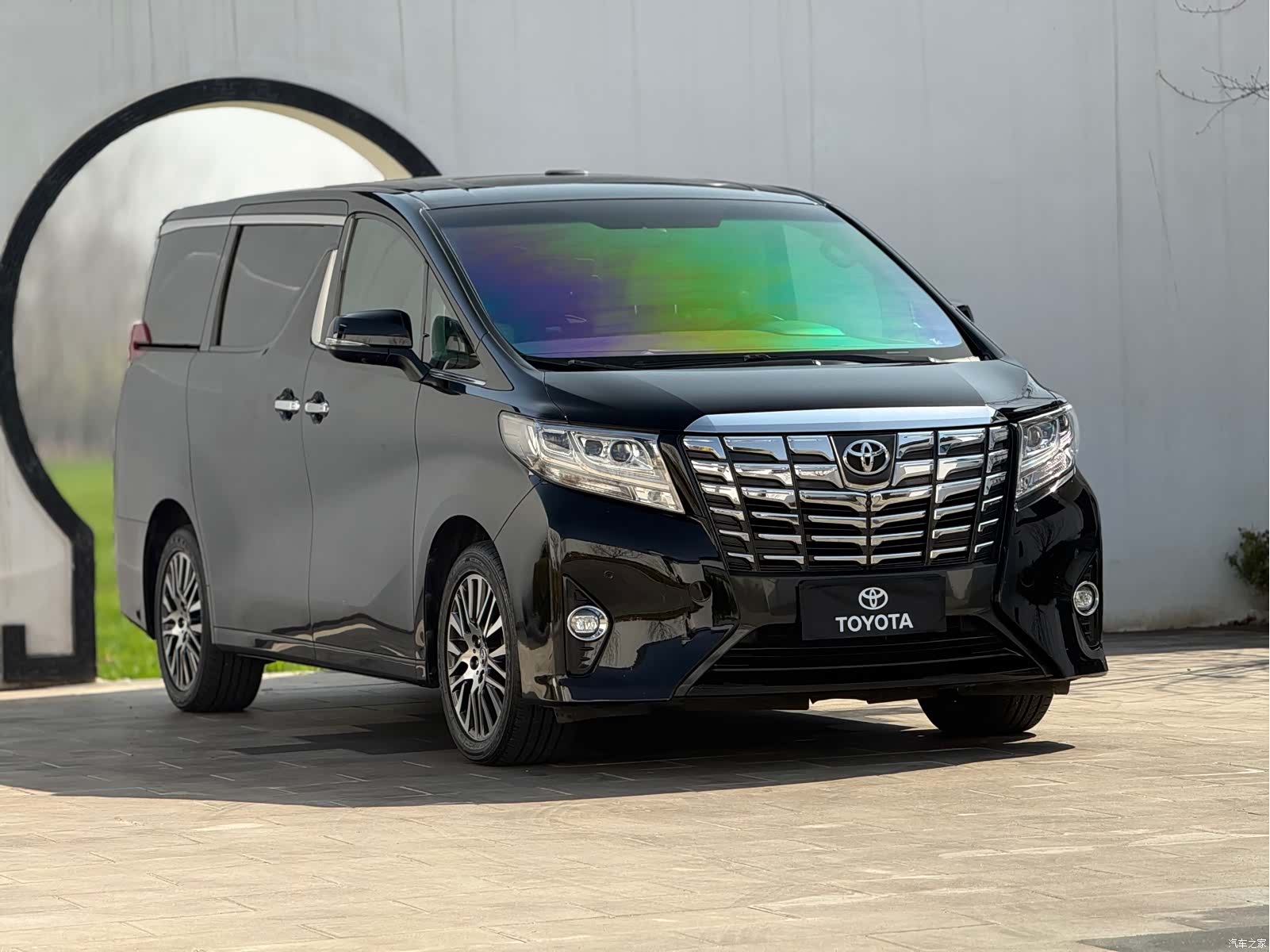 Toyota Alphard, 2016 3
