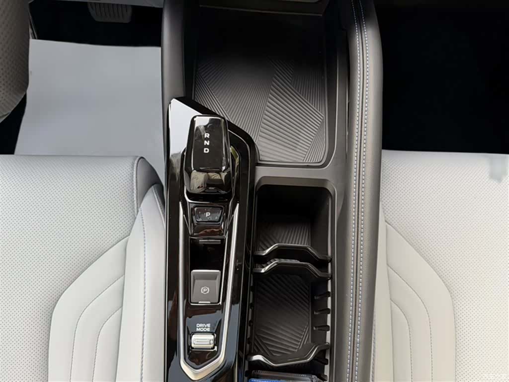 Geely Coolray, 2026 7