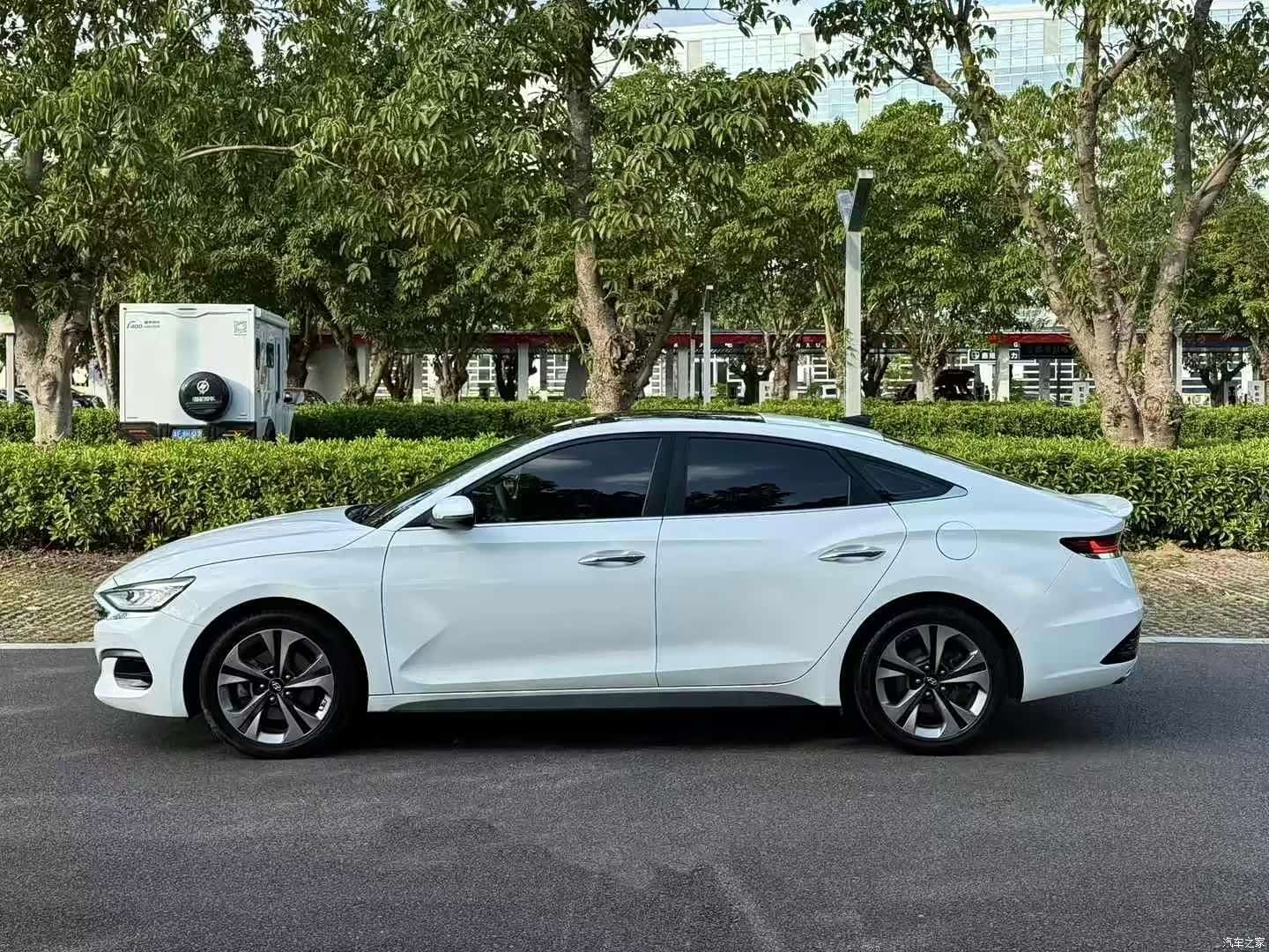 Hyundai Lafesta, 2019 3
