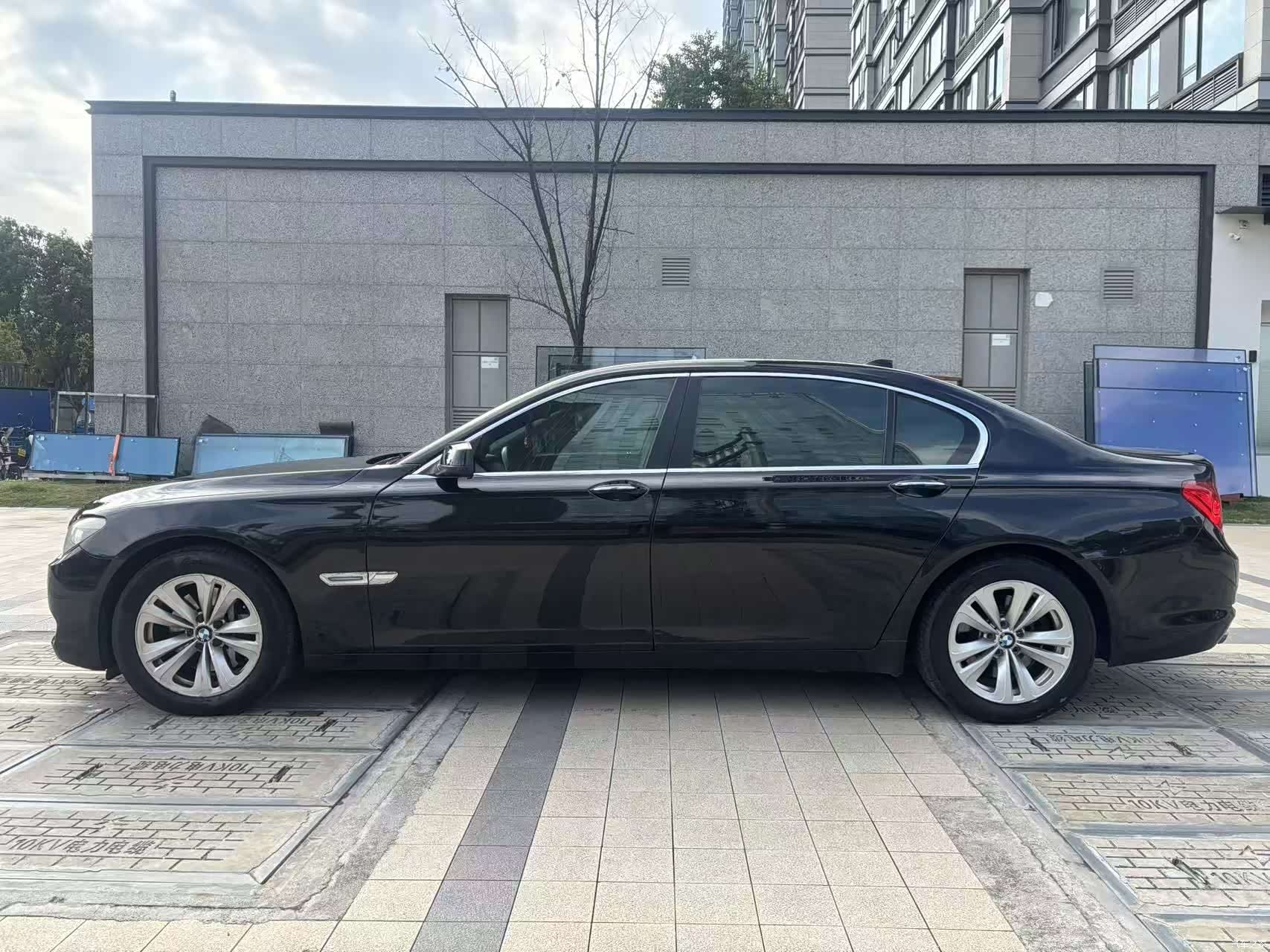 BMW 7 Series, 2011 6