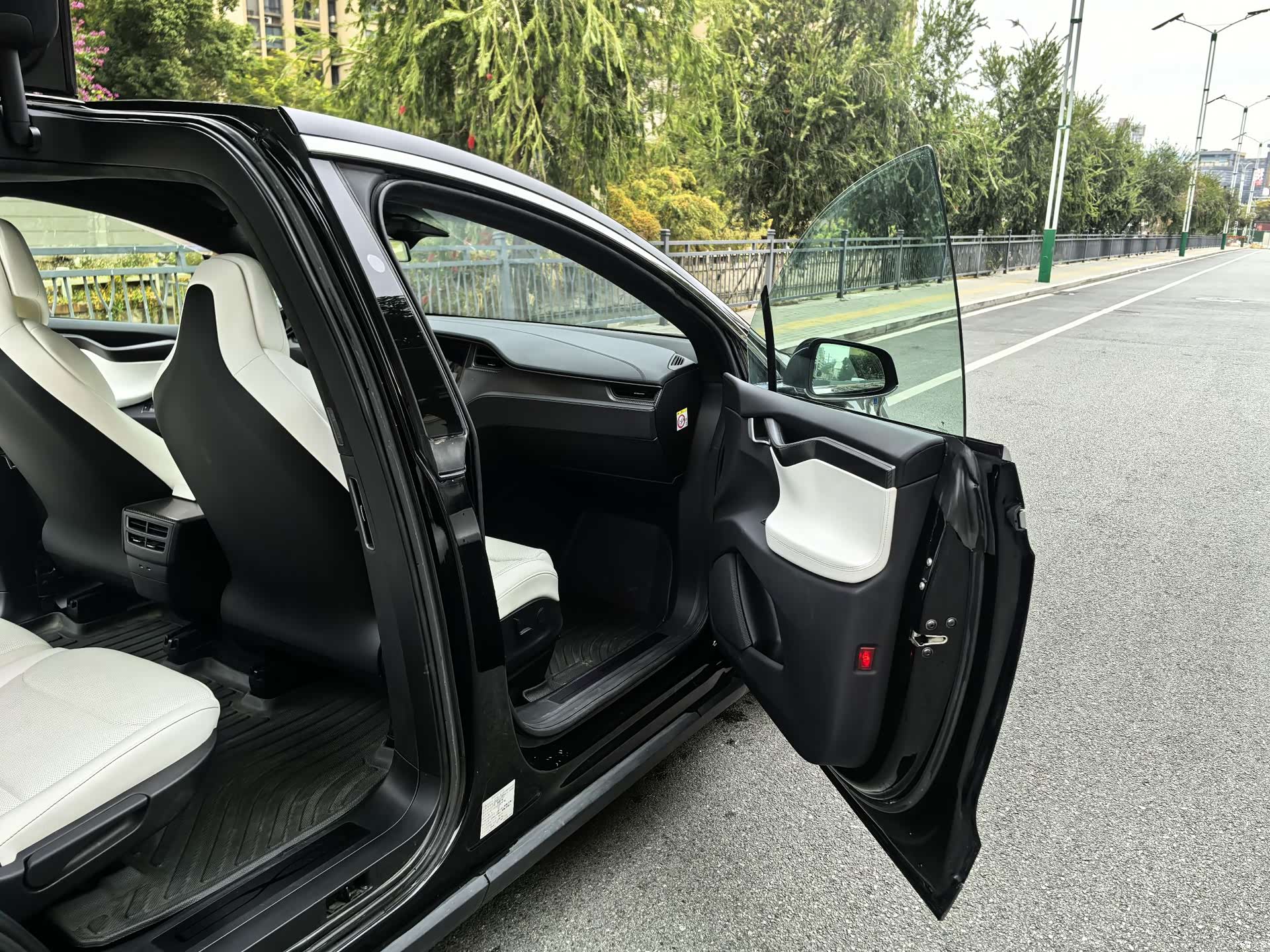 Tesla Model X, 2019 9