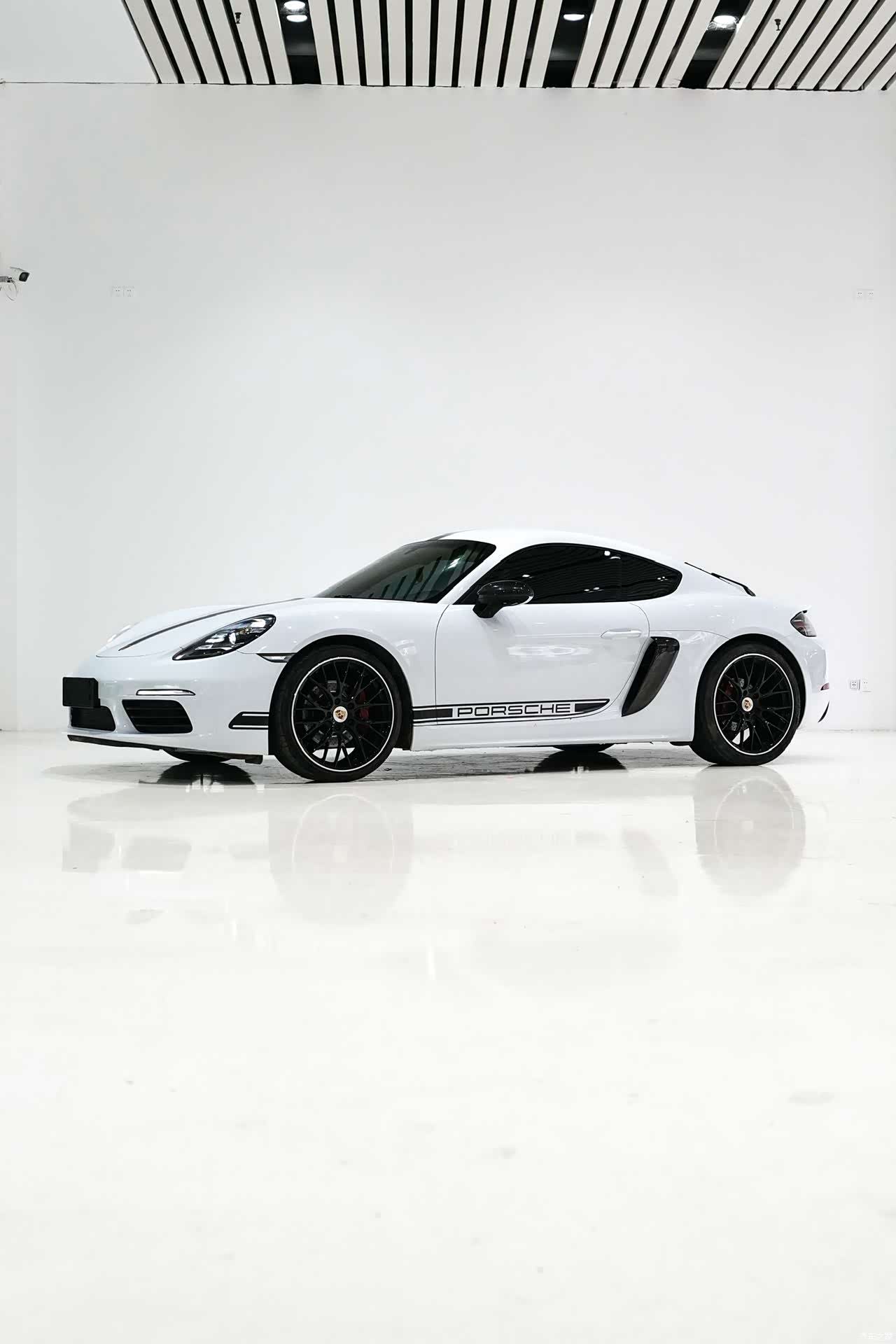 Porsche Cayman, 2017 1
