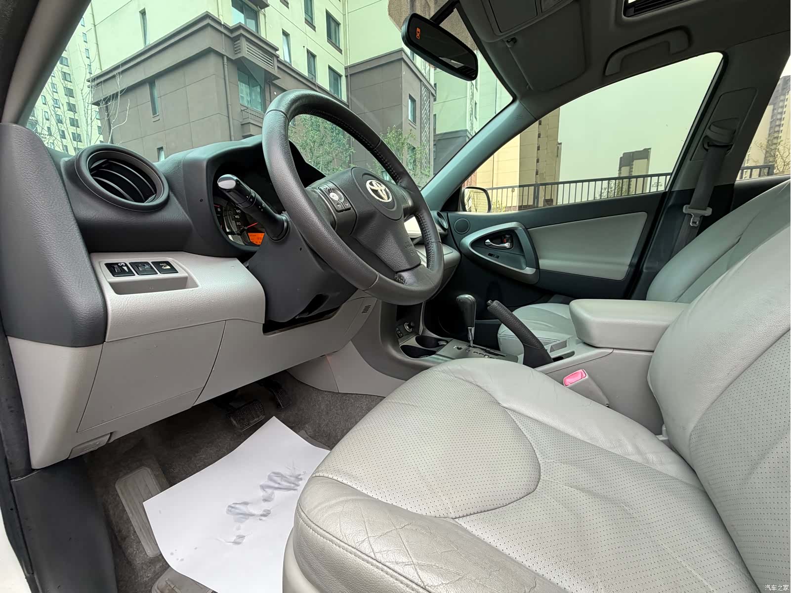 Toyota RAV4, 2011 4