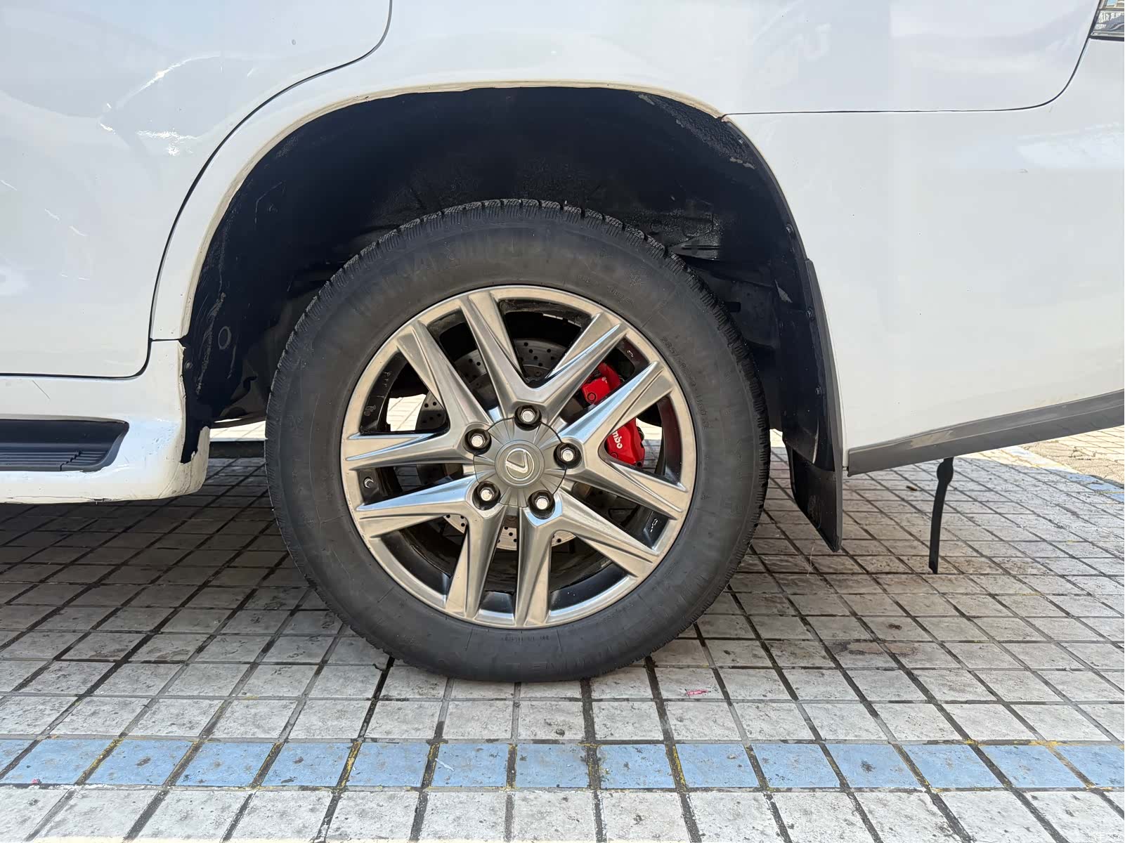 Lexus LX, 2009 11