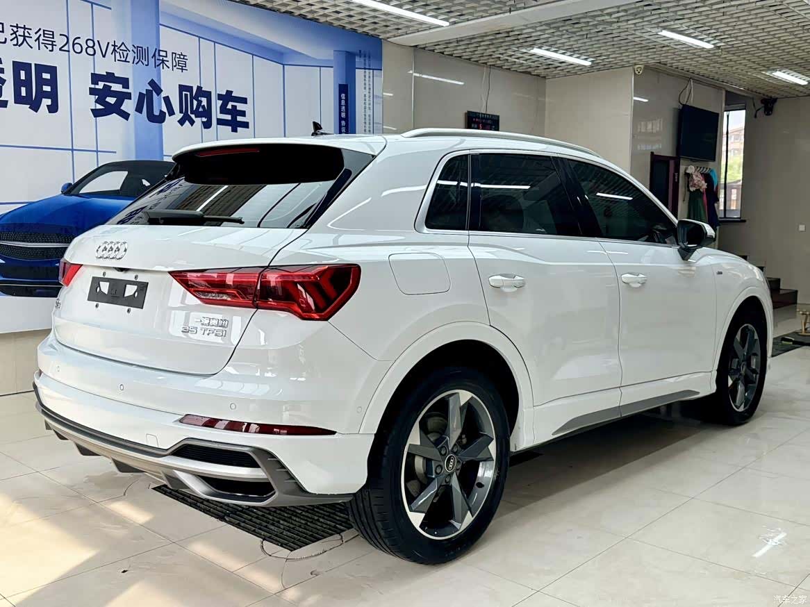 Audi Q3, 2023 4
