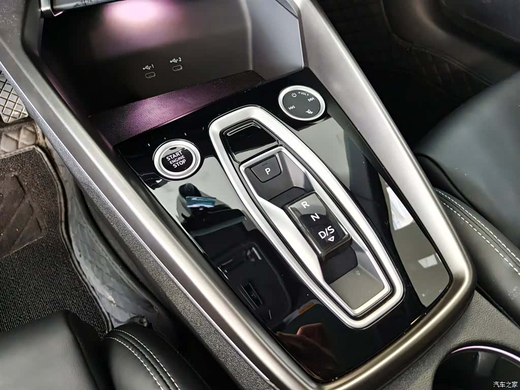 Audi Flying Spur, 2025 11