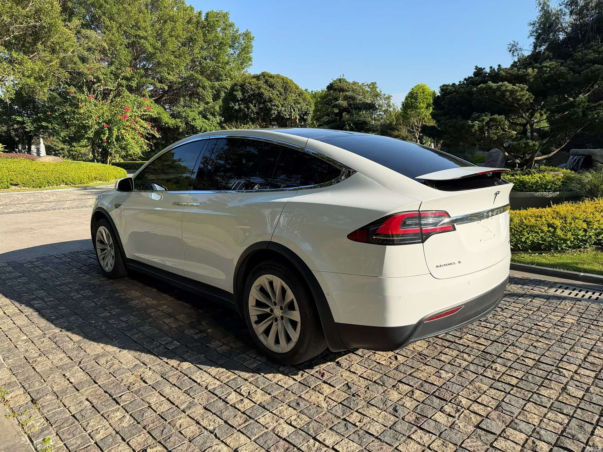 Tesla Model X, 2016 9