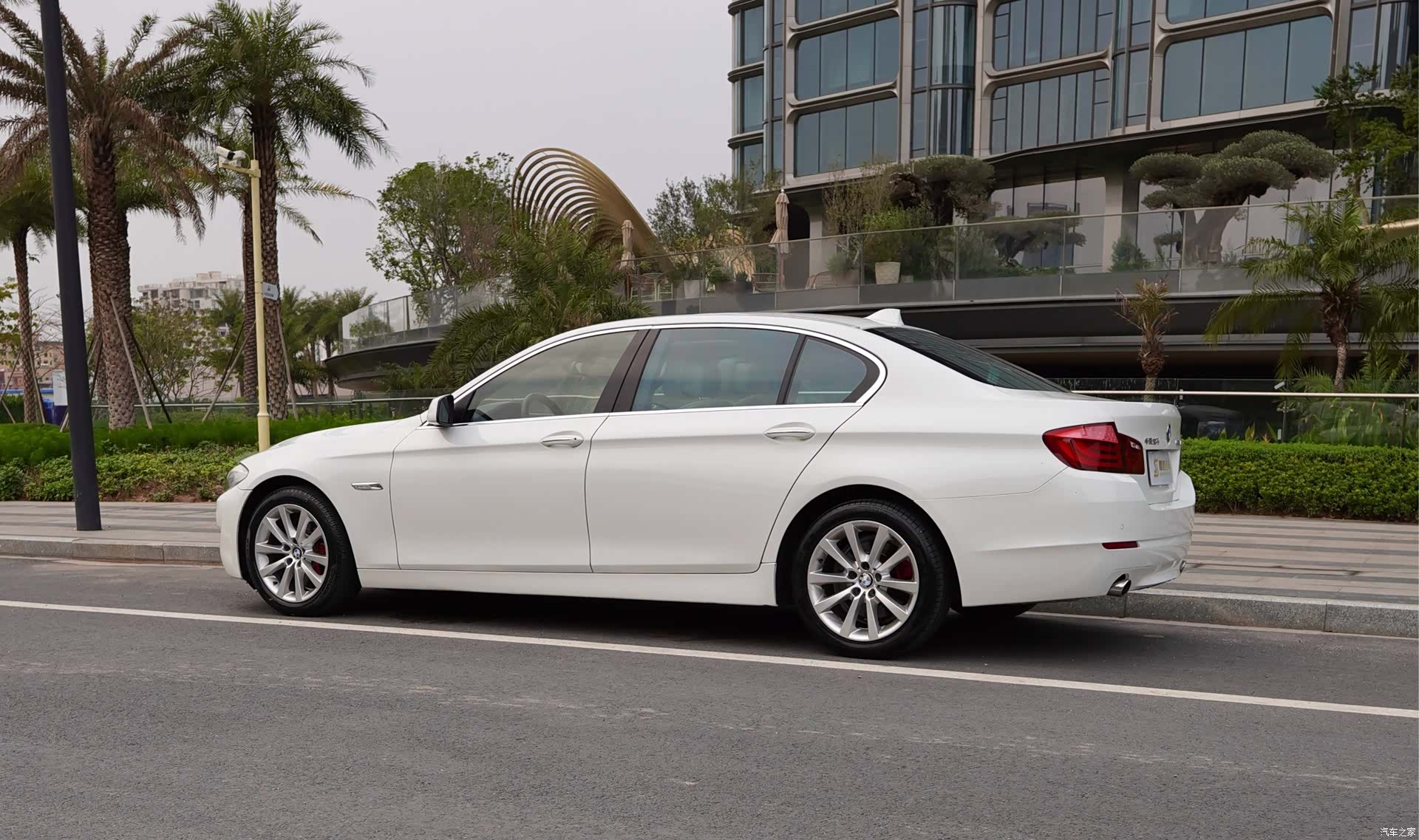 BMW 5 Series, 2011 11