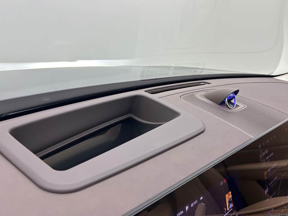 AITO Ask the world M8