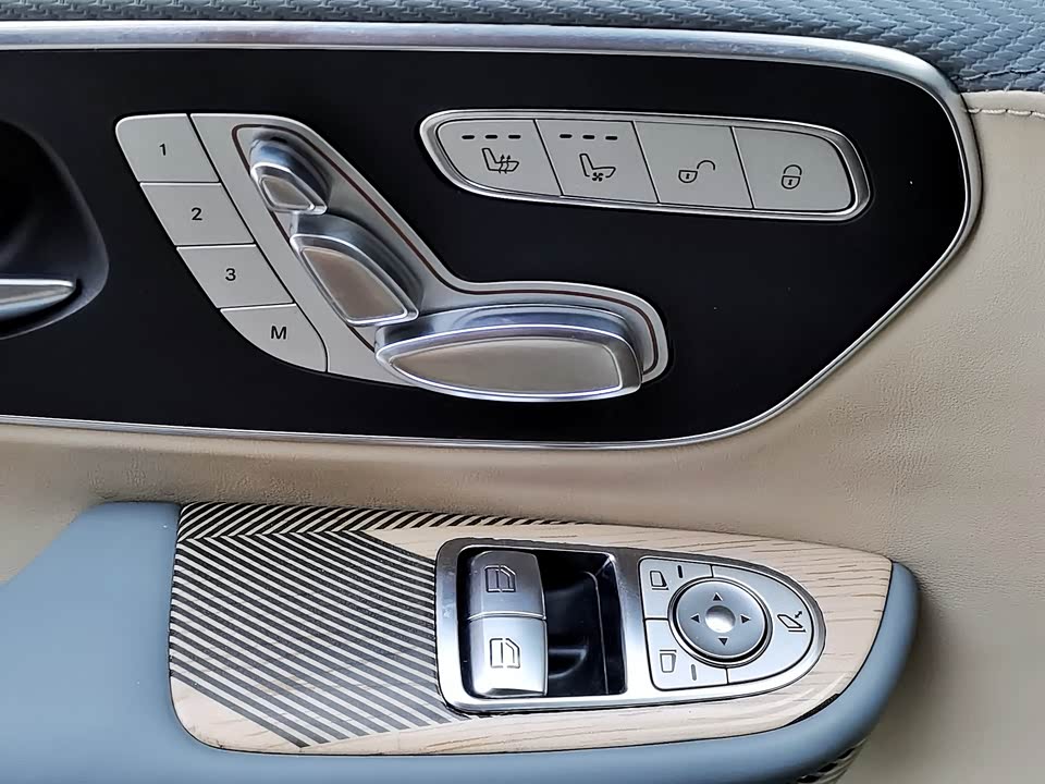 Mercedes-Benz V-class