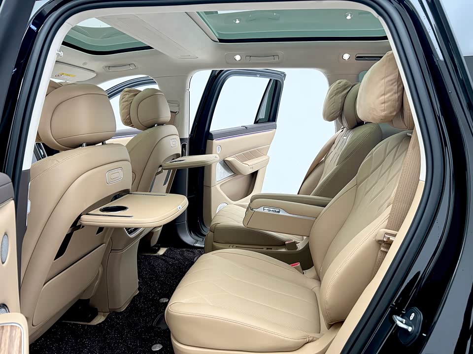 AITO Ask the world M8