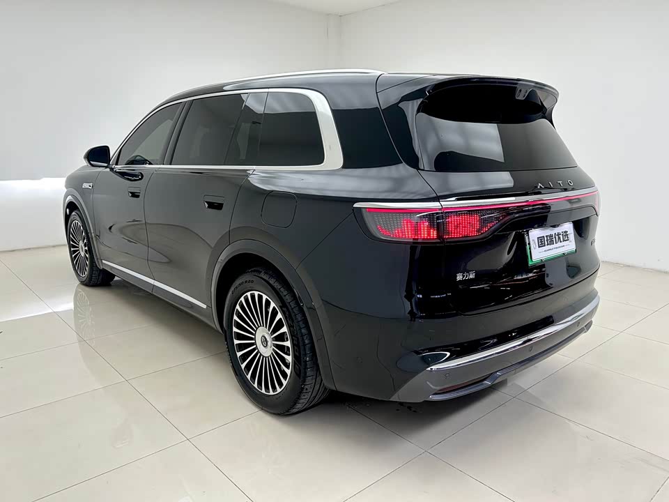 AITO Ask the world M8