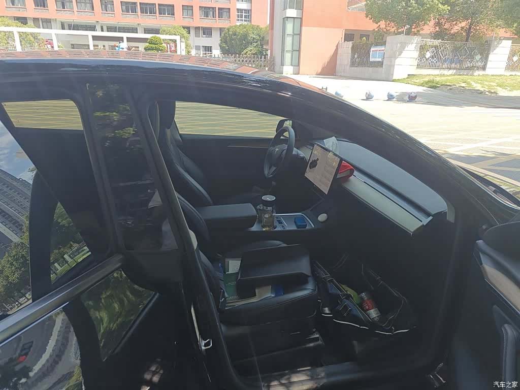 Tesla Model Y, 2023 21