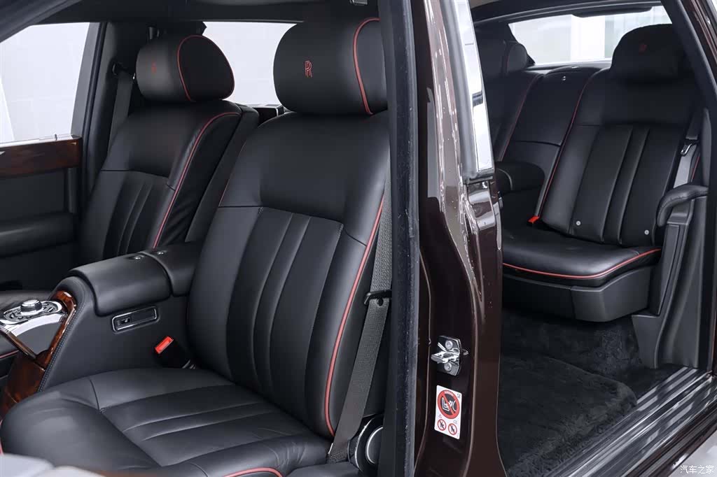 Rolls-Royce Phantom, 2018 15