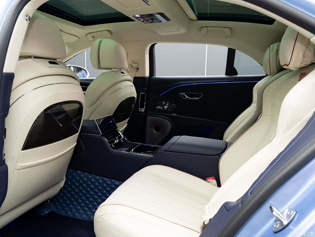 Bentley Flying Spur, 2023 14
