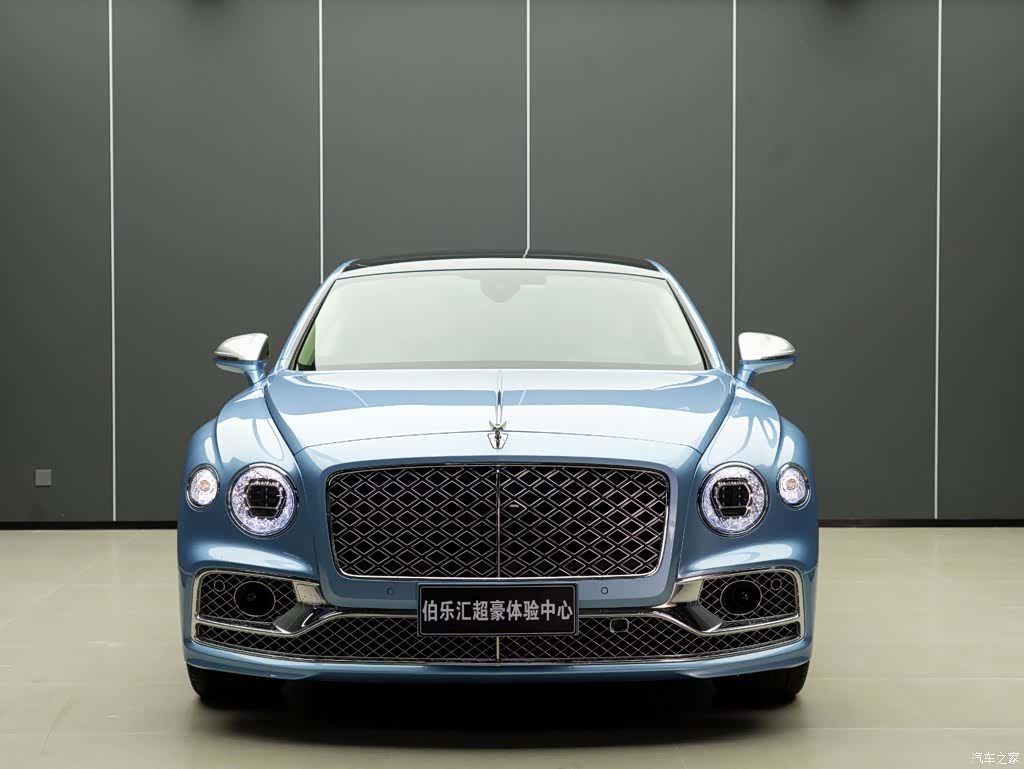 Bentley Flying Spur, 2023 4