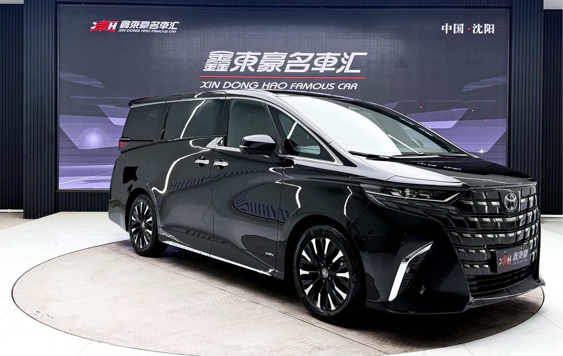 Toyota Alphard, 2024 3
