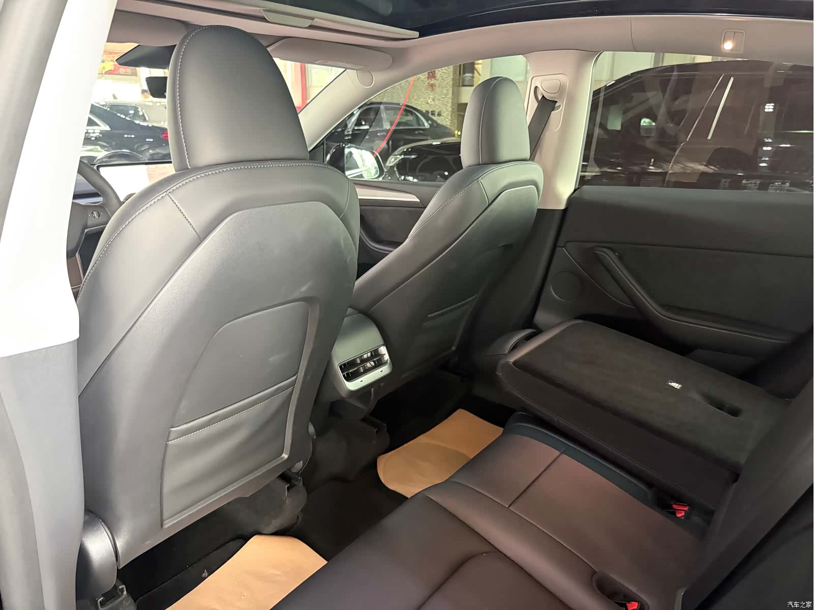 Tesla Model Y, 2024 7