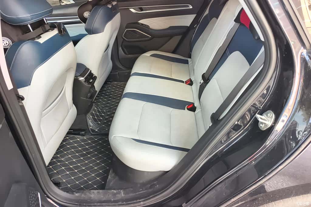 Geely Emgrand, 2023 11