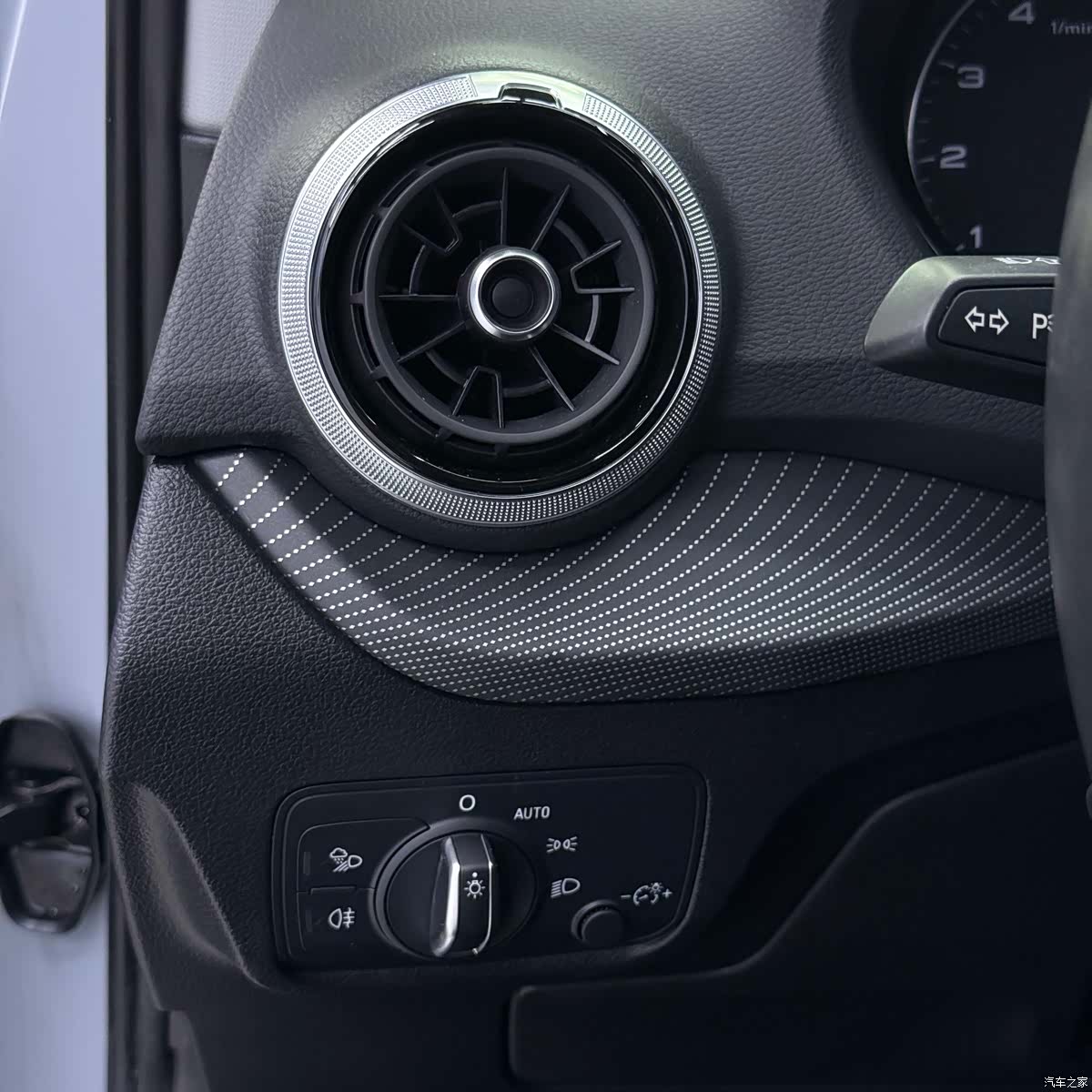 Audi Q2L, 2022 11