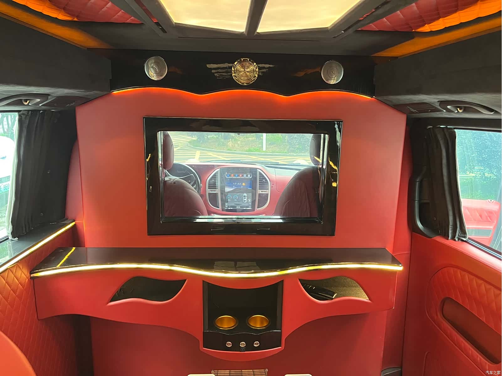 Mercedes-Benz VI, 2019 7