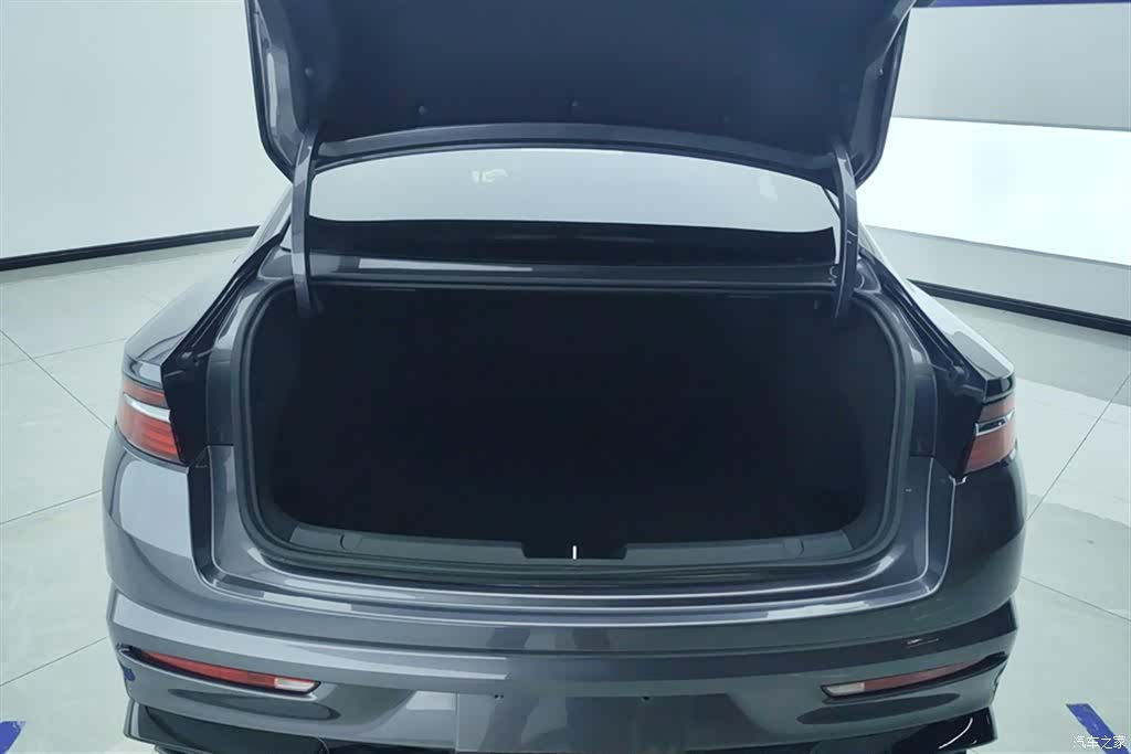Geely Preface, 2024 4
