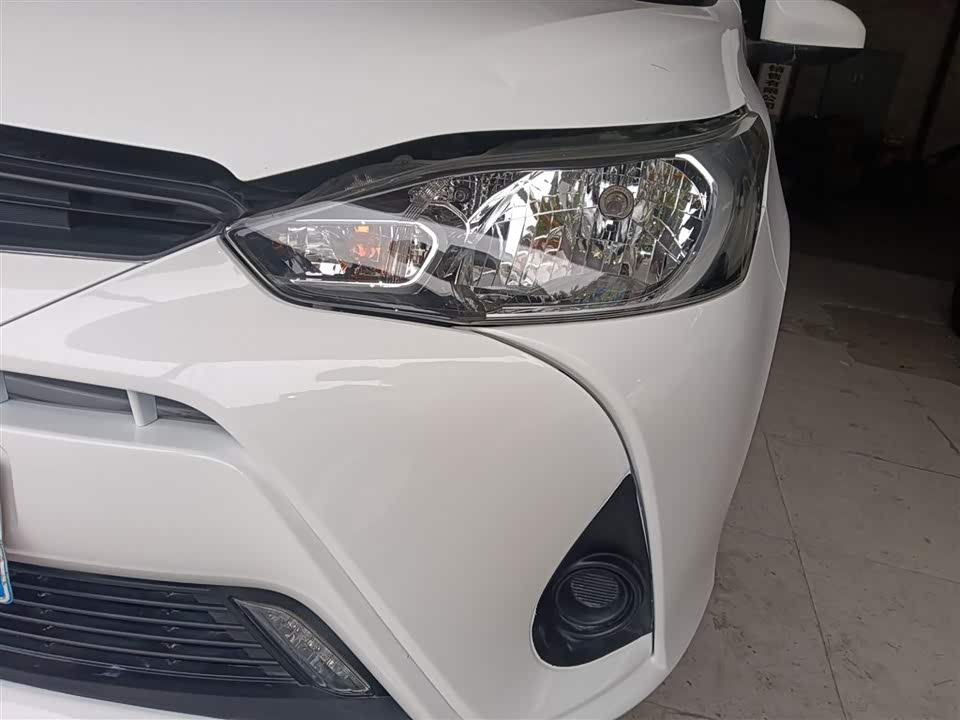 Toyota YARiS L to enjoy