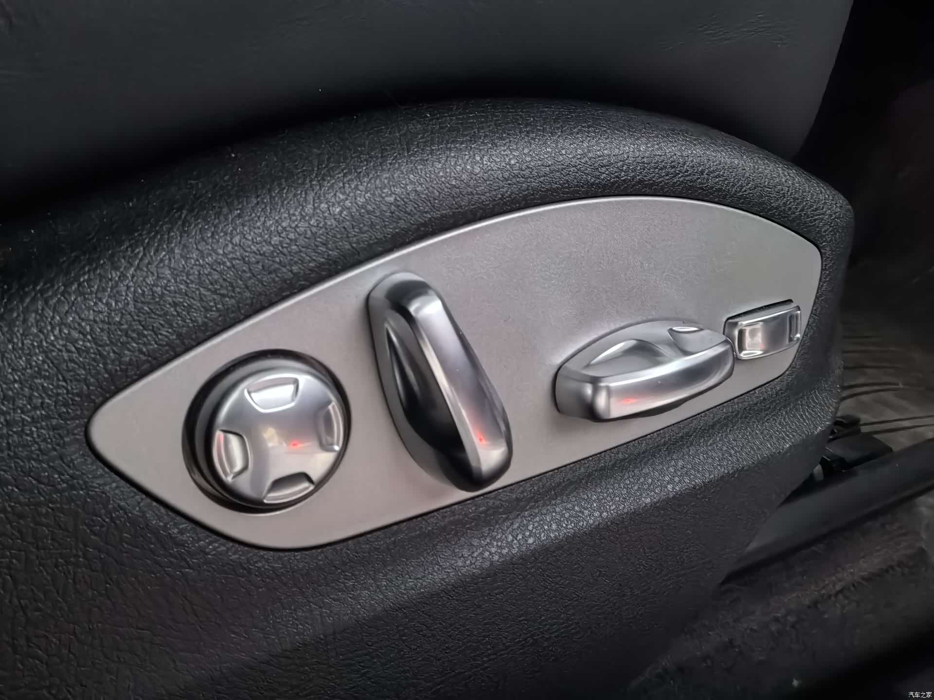 Porsche Macan, 2025 10