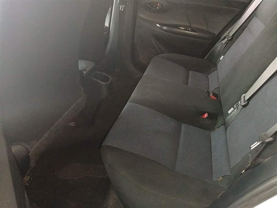 Toyota YARiS L to enjoy