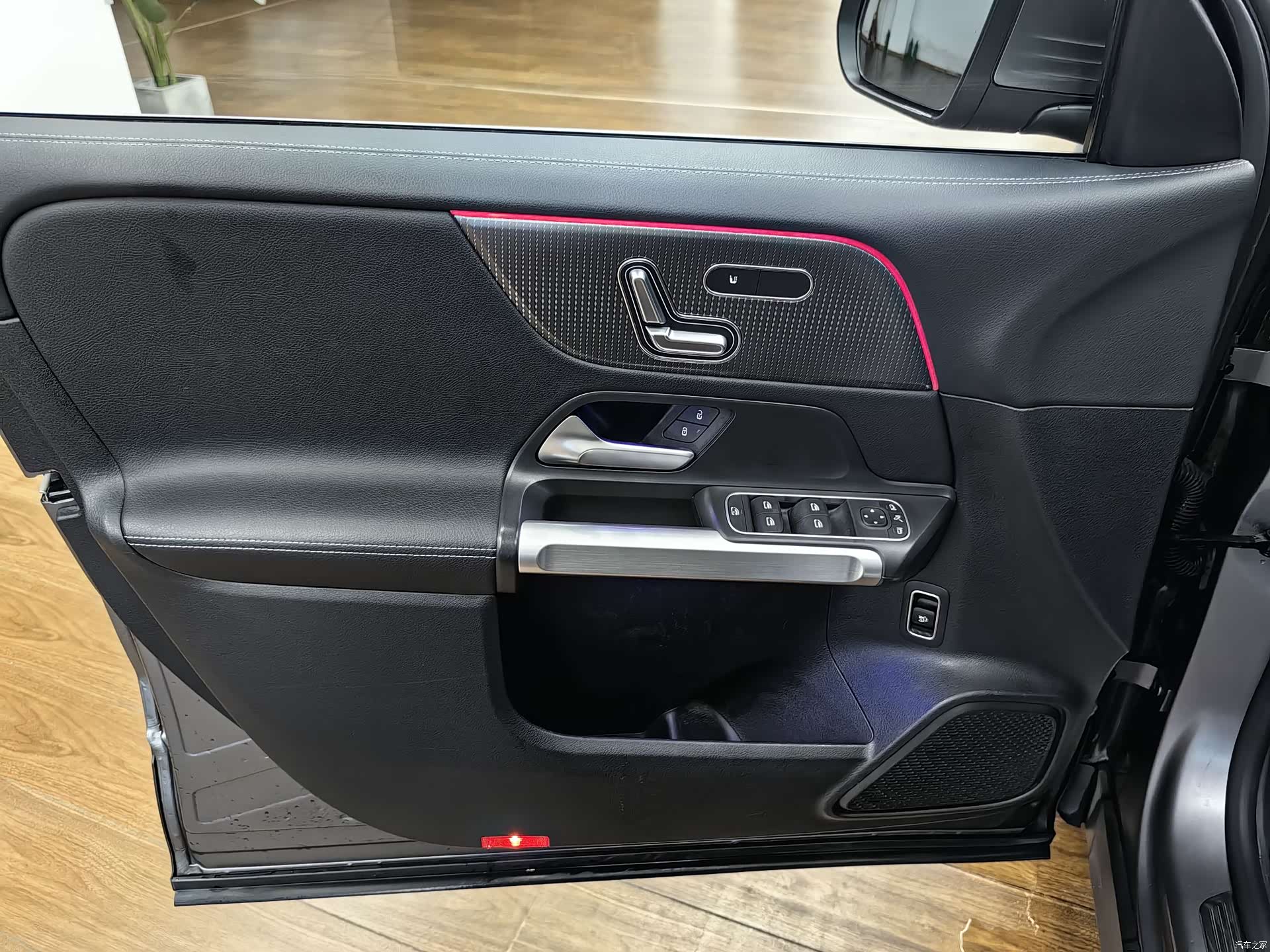 Mercedes-Benz EQB, 2023 9
