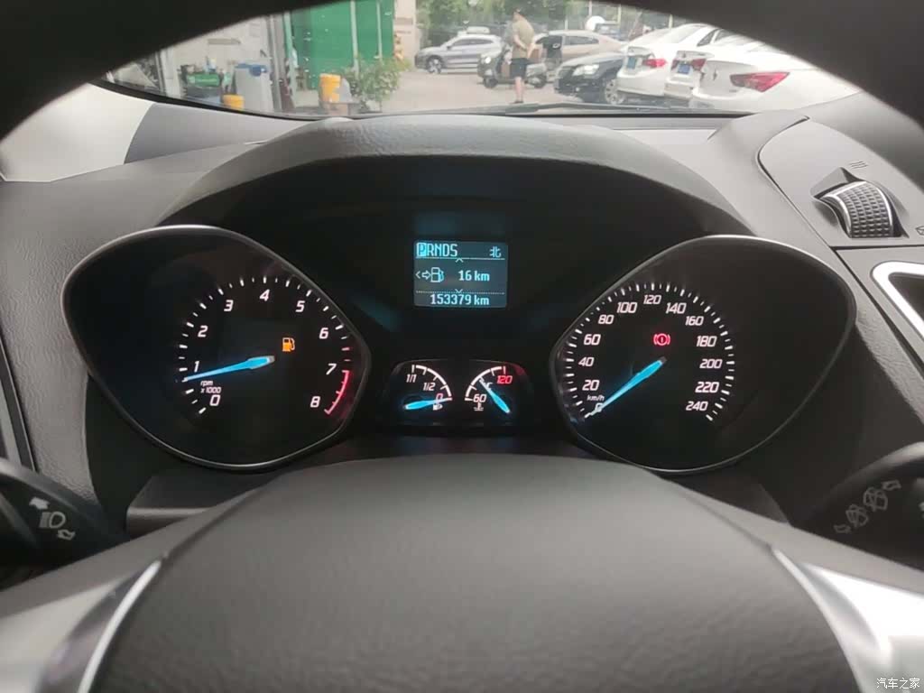 Ford Kuga, 2015 12