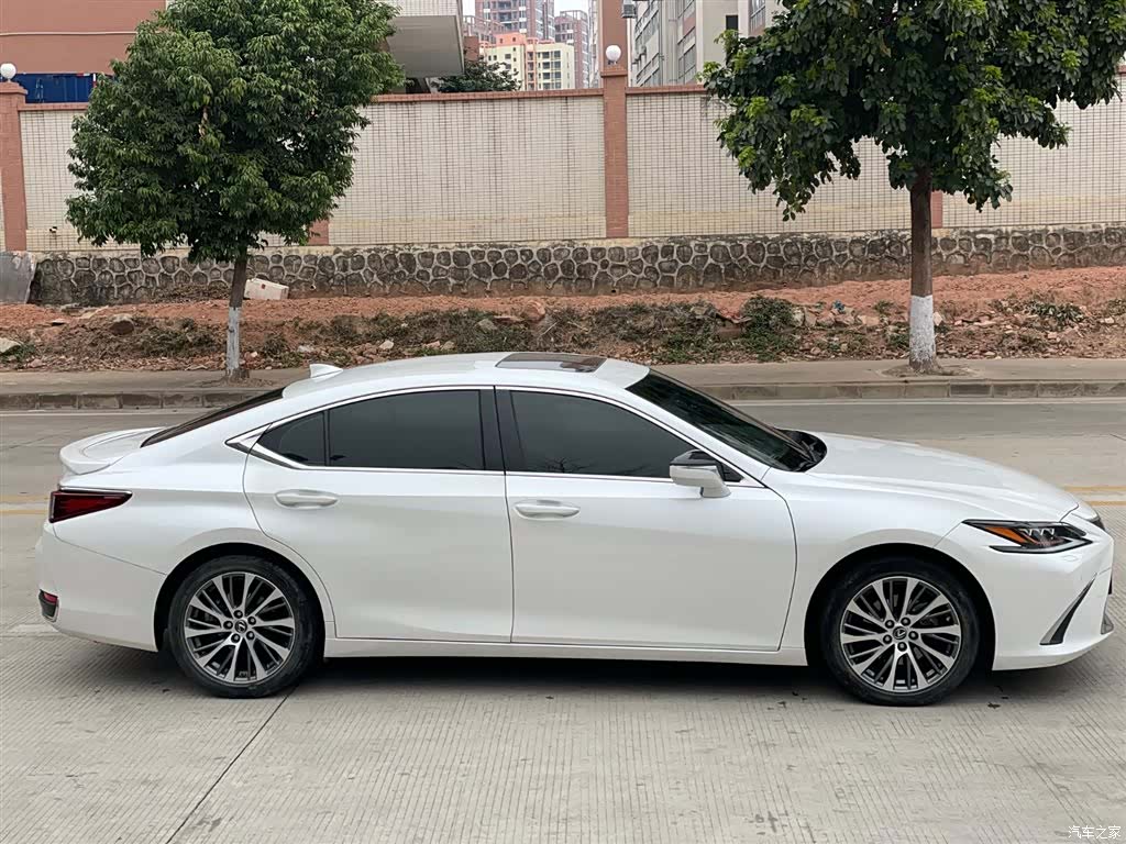 Lexus ES, 2021 14