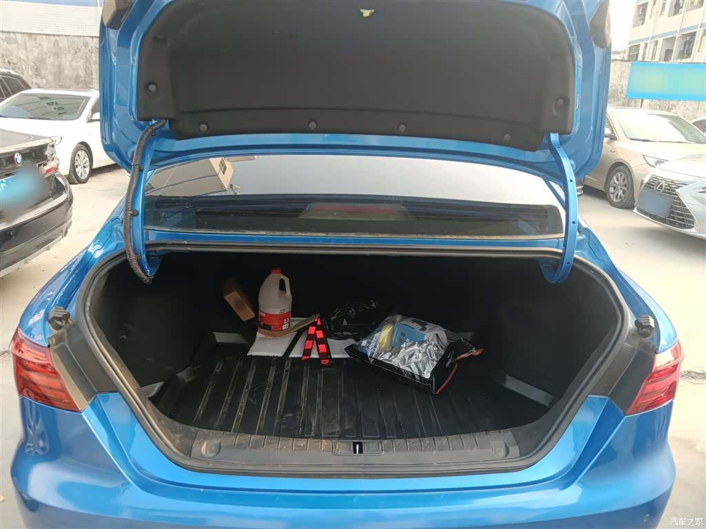 Geely Binray, 2020 18