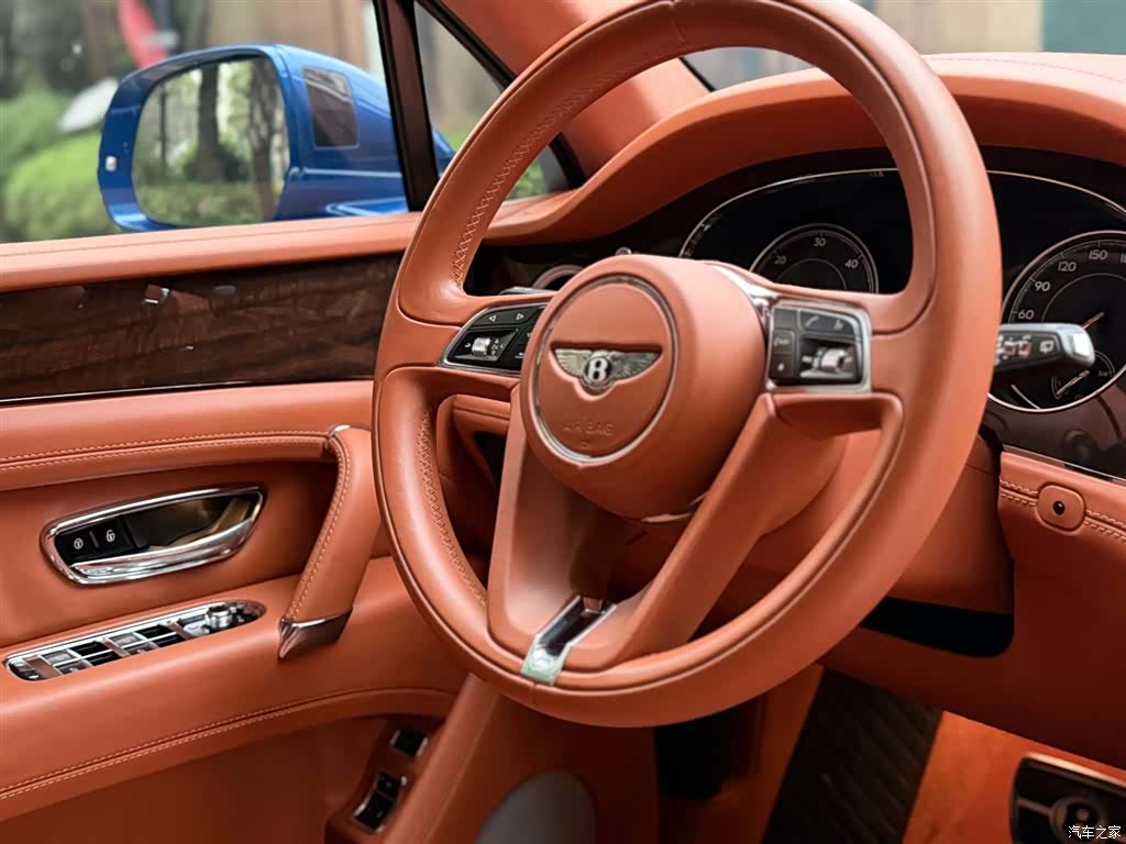 Bentley Bentayga, 2017 15