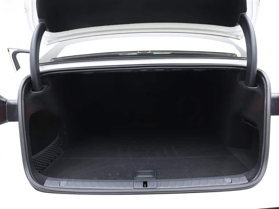 VOYAH Lantu chasing light