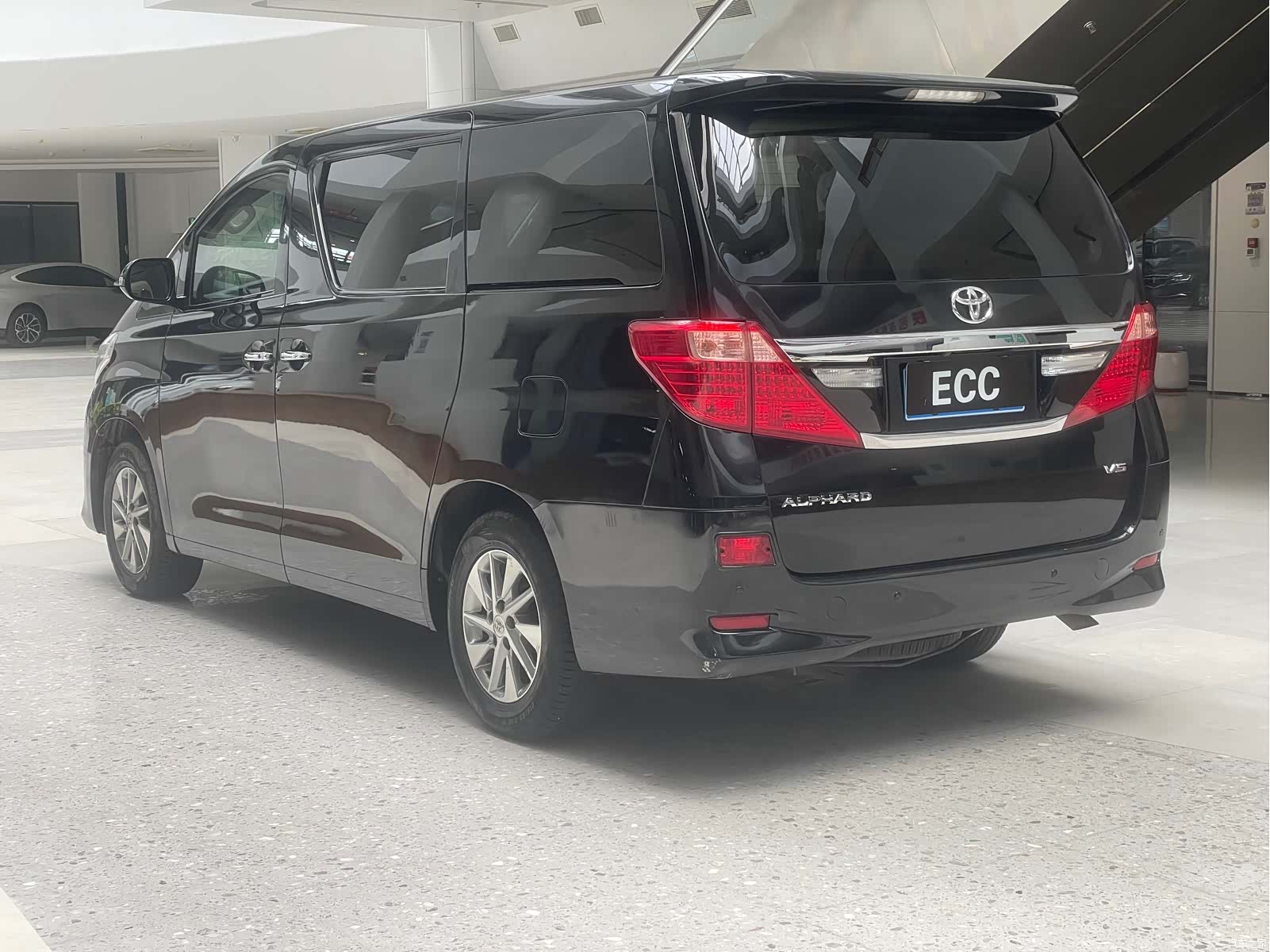 Toyota Alphard, 2012 все фото