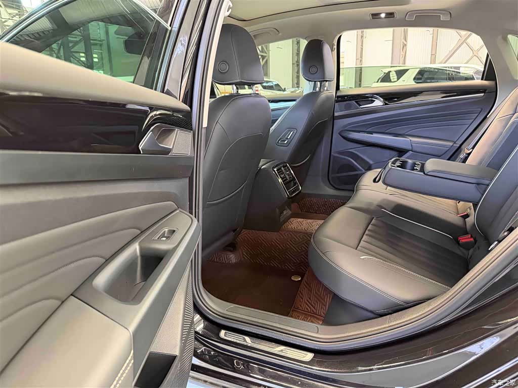 Volkswagen Passat, 2022 13