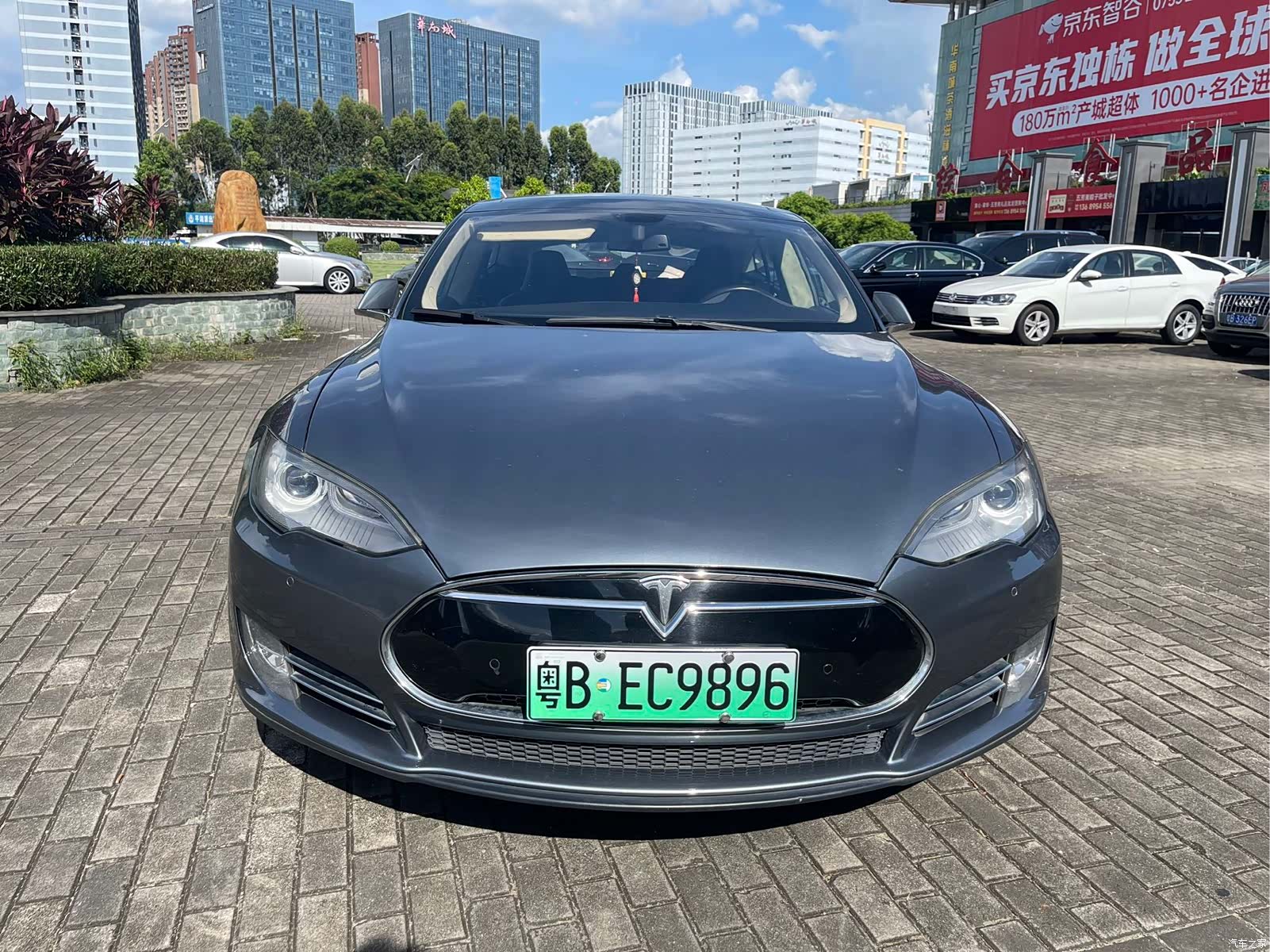 Tesla Model S, 2015 2