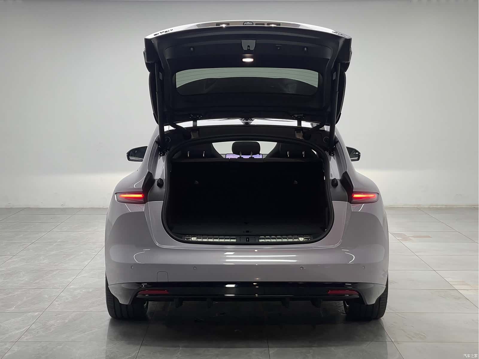 NIO ET5, 2025 10