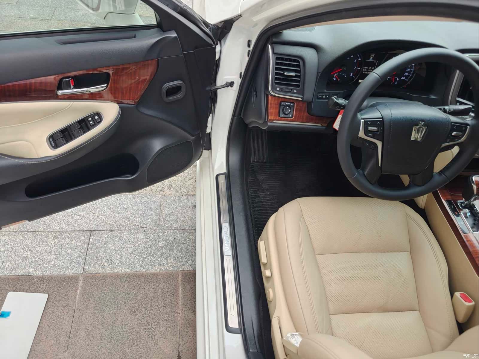 Toyota Crown, 2016 9