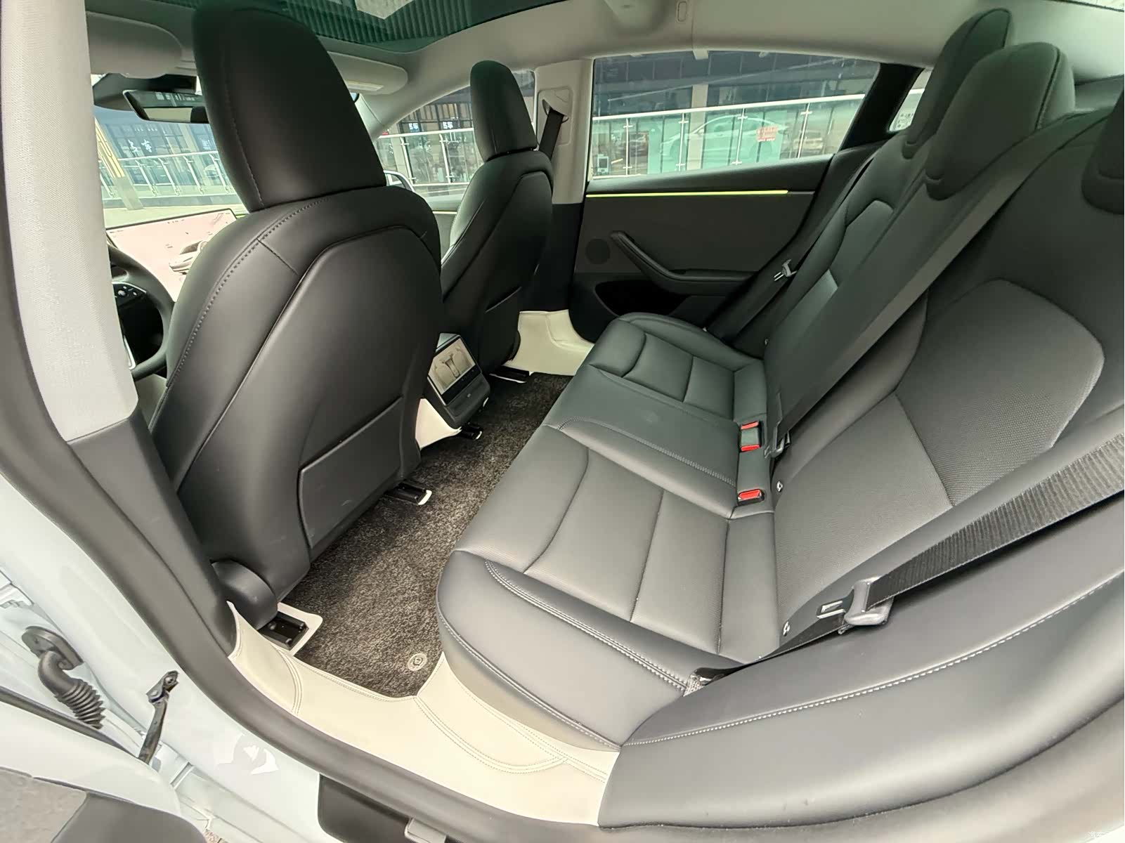 Tesla Model 3, 2025 8
