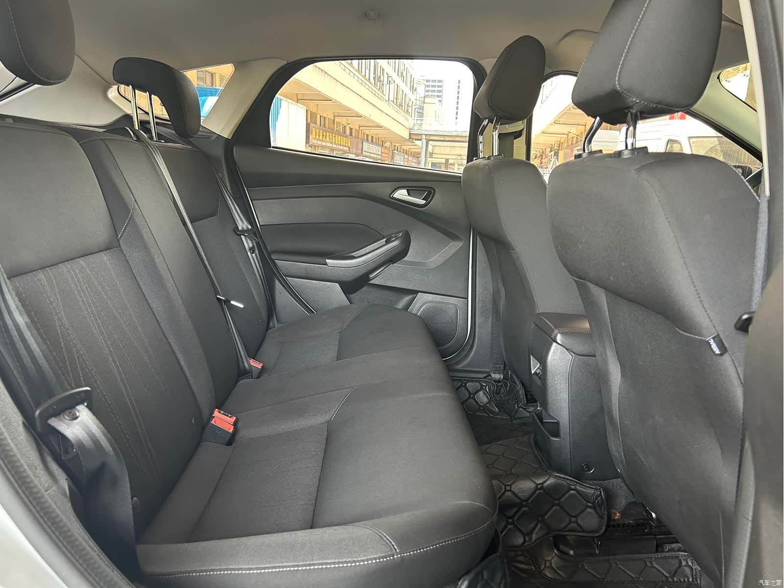 Ford Focus, 2017 11